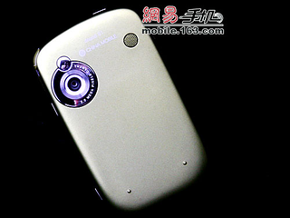 Illustration for article titled Wasabi Green HTC Touch Actually Looks Good